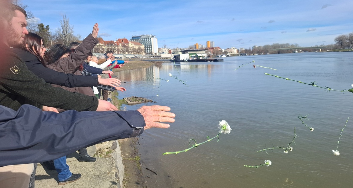 cianid megemlékezés 26.1